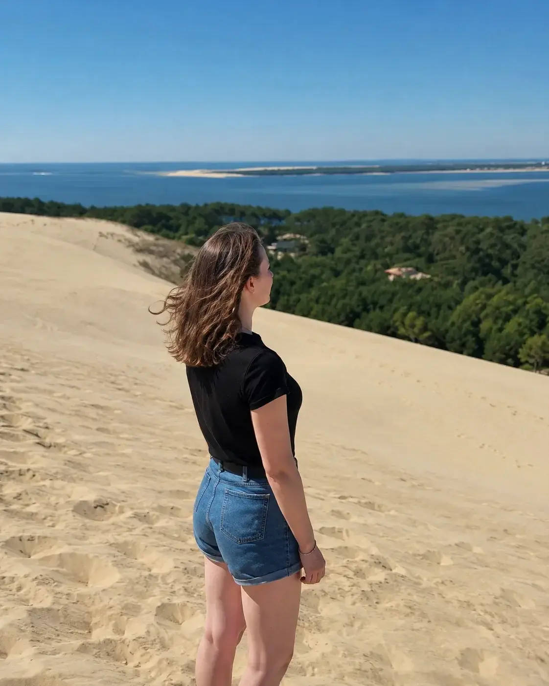 Il y a des endroits qui donnent envie de ne plus parler, juste regarder et profiter… La Dune du Pyla fait clairement partie de ceux-là 🌊