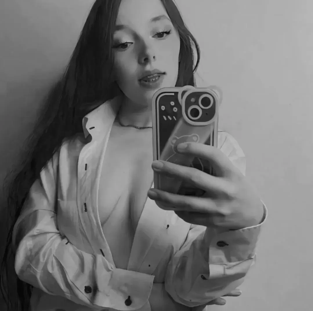 Tu aimes cette tenue d’étudiante ?