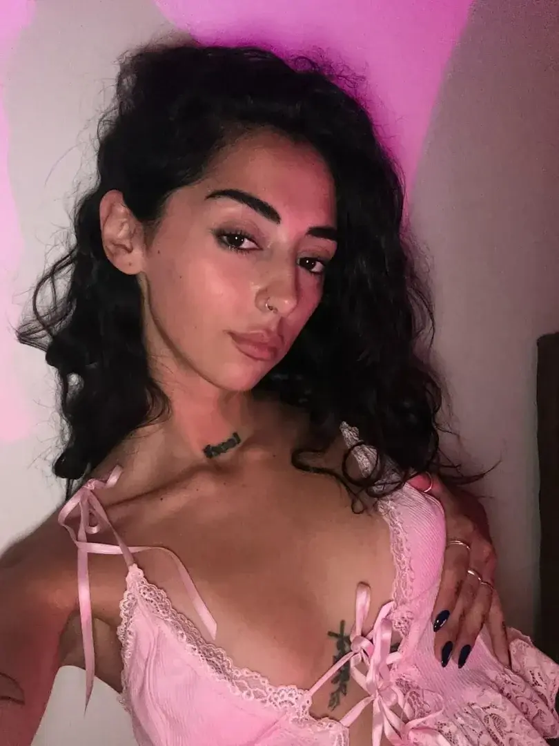 🎁 Abo GRATUIT À VIE +1 vidéo gratuite 🎁Heyyy ! 🌸 Suis-moi pour découvrir mon côté caché :) Si tu t’abonne t’aura une vidéo de moi gratuitement en privé 🙈