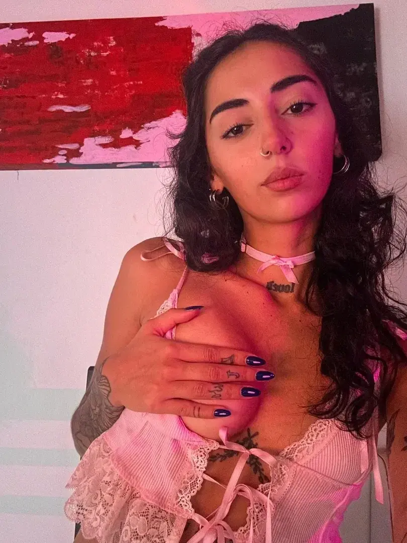 Leak & nude MYM — lapetitepili : « 🎁 Abo GRATUIT À VIE +1 vidéo gratuite 🎁Heyyy ! 🌸 Suis-moi pour découvrir mon côté caché :) Si tu t’abonne t’aura une vidéo de moi gratuitement en privé 🙈 » (MYM)
