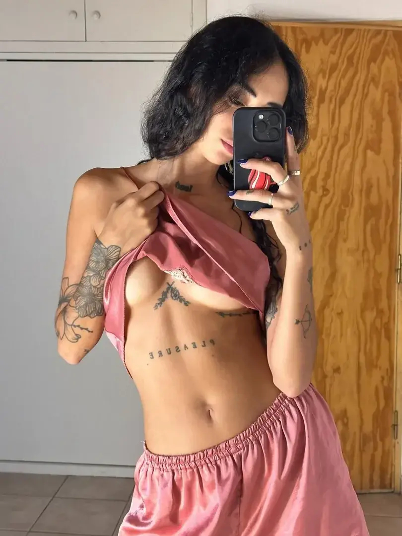 Leak & nude MYM — lapetitepili : « 🎁 Abo GRATUIT À VIE +1 vidéo gratuite 🎁Heyyy ! 🌸 Suis-moi pour découvrir mon côté caché :) Si tu t’abonne t’aura une vidéo de moi gratuitement en privé 🙈 » (MYM)