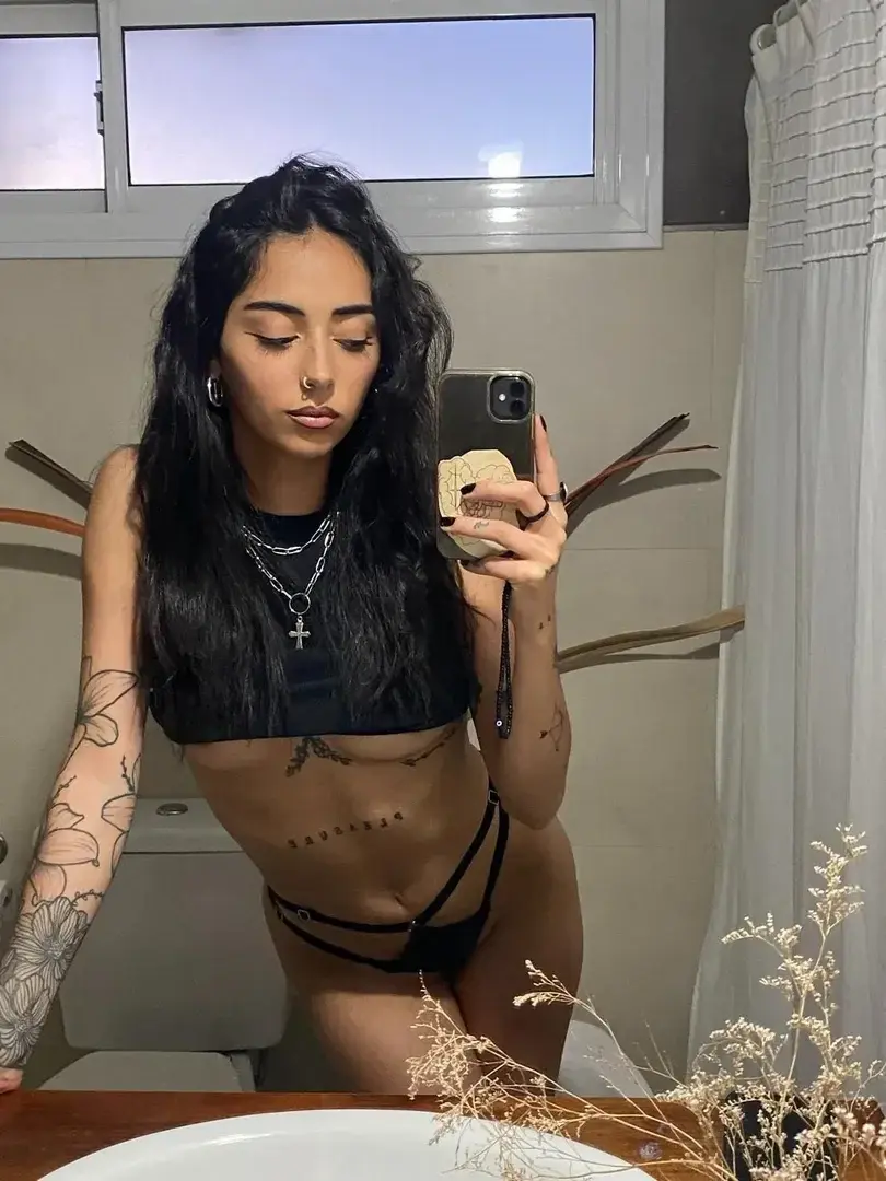 Leak & nude MYM — lapetitepili : « 🎁 Abo GRATUIT À VIE +1 vidéo gratuite 🎁Heyyy ! 🌸 Suis-moi pour découvrir mon côté caché :) Si tu t’abonne t’aura une vidéo de moi gratuitement en privé 🙈 » (MYM)