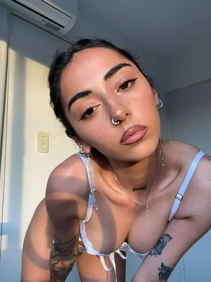 Leak public de Lapetitepili — « 🎁 Abo GRATUIT À VIE +1 vidéo gratuite 🎁Heyyy ! 🌸 Suis-moi pour découvrir mon côté caché :) Si tu t’abonne t’aura une vidéo de moi gratuitement en privé 🙈 » (nude) sur MYM