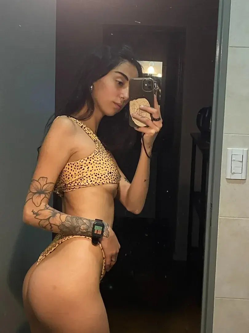 Aperçu public — lapetitepili : « 🎁 Abo GRATUIT À VIE +1 vidéo gratuite 🎁Heyyy ! 🌸 Suis-moi pour découvrir mon côté caché :) Si tu t’abonne t’aura une vidéo de moi gratuitement en privé 🙈 » (MYM) — pas un leak