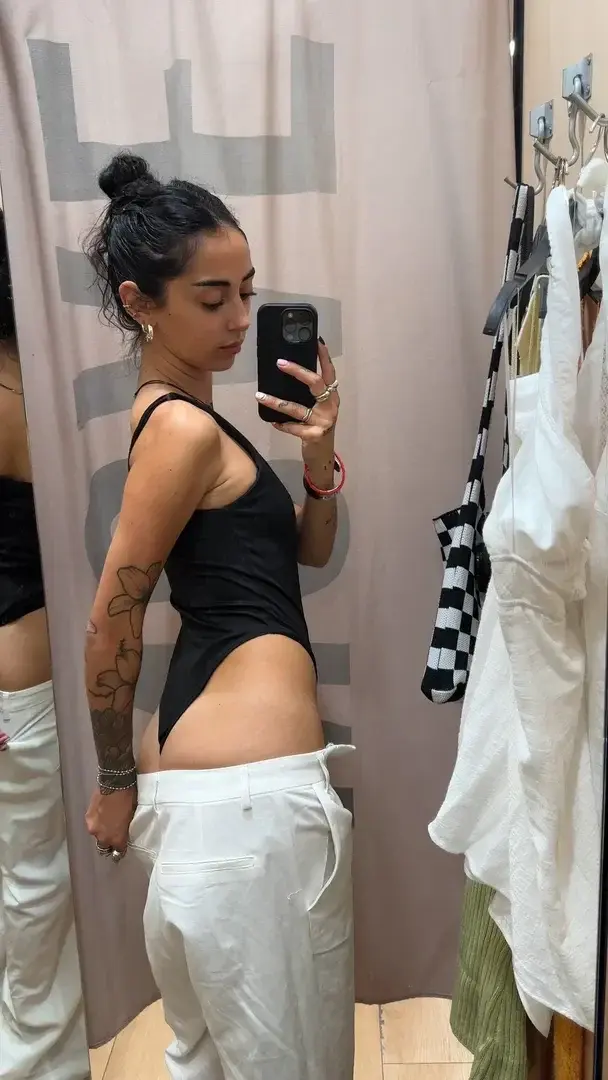 Aperçu public — lapetitepili : « 🎁 Abo GRATUIT À VIE +1 vidéo gratuite 🎁Heyyy ! 🌸 Suis-moi pour découvrir mon côté caché :) Si tu t’abonne t’aura une vidéo de moi gratuitement en privé 🙈 » (MYM) — pas un leak