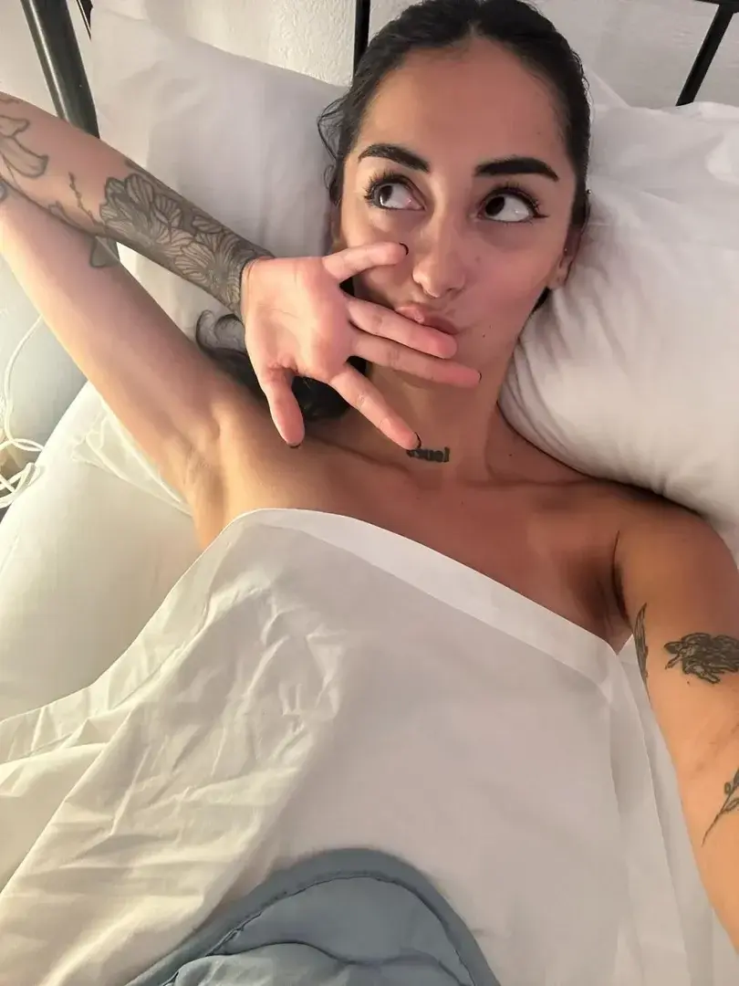 Leak public de Lapetitepili — « 🎁 Abo GRATUIT À VIE +1 vidéo gratuite 🎁Heyyy ! 🌸 Suis-moi pour découvrir mon côté caché :) Si tu t’abonne t’aura une vidéo de moi gratuitement en privé 🙈 » (nude) sur MYM