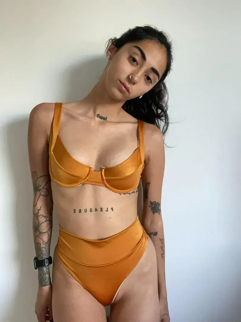 🎁 Abo GRATUIT À VIE +1 vidéo gratuite 🎁Heyyy ! 🌸 Suis-moi pour découvrir mon côté caché :) Si tu t’abonne t’aura une vidéo de moi gratuitement en privé 🙈