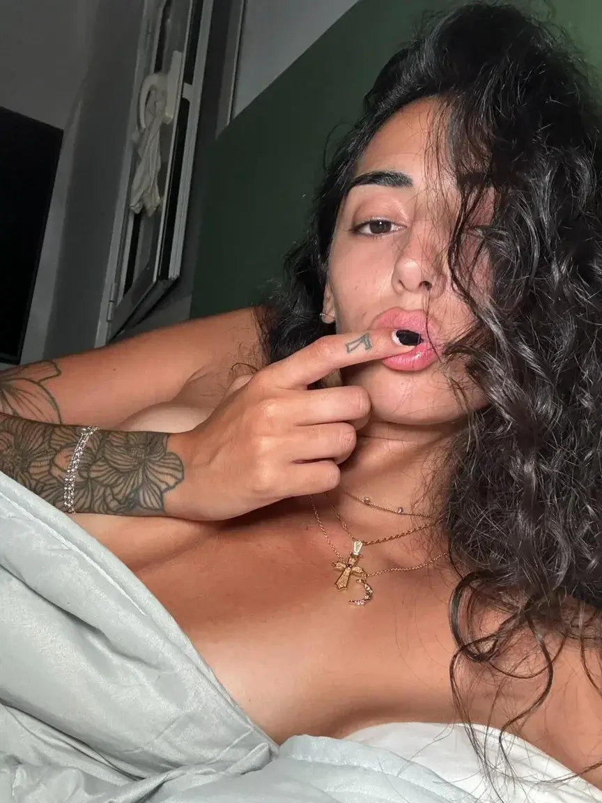 Aperçu public — lapetitepili : « 🎁 Abo GRATUIT À VIE +1 vidéo gratuite 🎁Heyyy ! 🌸 Suis-moi pour découvrir mon côté caché :) Si tu t’abonne t’aura une vidéo de moi gratuitement en privé 🙈 » (MYM) — pas un leak