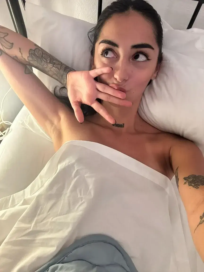 Aperçu public — lapetitepili : « 🎁 Abo GRATUIT À VIE +1 vidéo gratuite 🎁Heyyy ! 🌸 Suis-moi pour découvrir mon côté caché :) Si tu t’abonne t’aura une vidéo de moi gratuitement en privé 🙈 » (MYM) — pas un leak