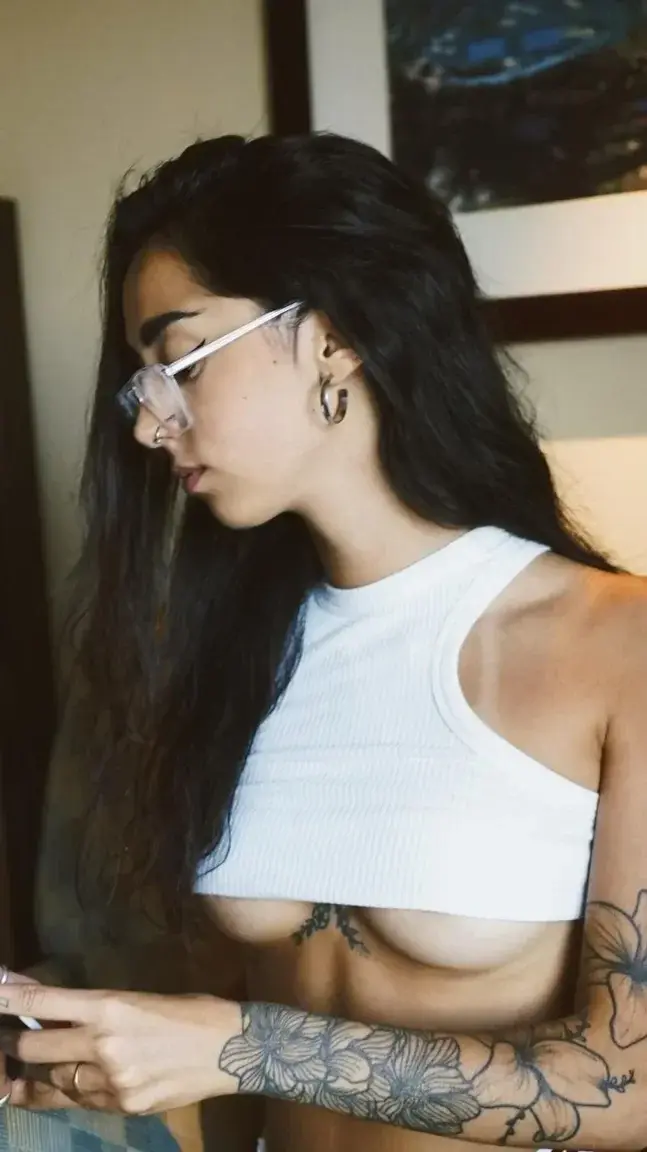 Leak & nude MYM — lapetitepili : « 🎁 Abo GRATUIT À VIE +1 vidéo gratuite 🎁Heyyy ! 🌸 Suis-moi pour découvrir mon côté caché :) Si tu t’abonne t’aura une vidéo de moi gratuitement en privé 🙈 » (MYM)
