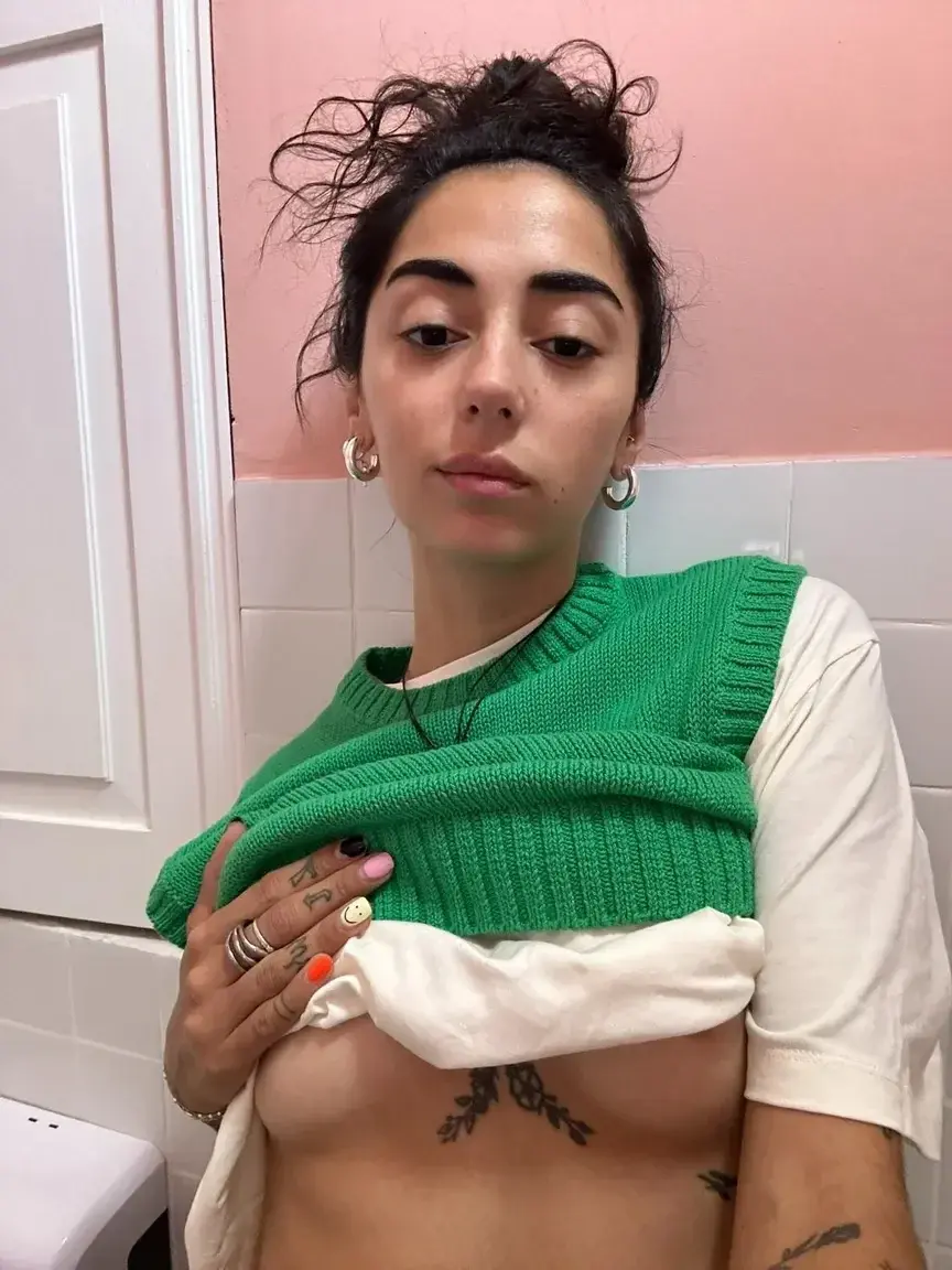 Leak & nude MYM — lapetitepili : « 🎁 Abo GRATUIT À VIE +1 vidéo gratuite 🎁Heyyy ! 🌸 Suis-moi pour découvrir mon côté caché :) Si tu t’abonne t’aura une vidéo de moi gratuitement en privé 🙈 » (MYM)