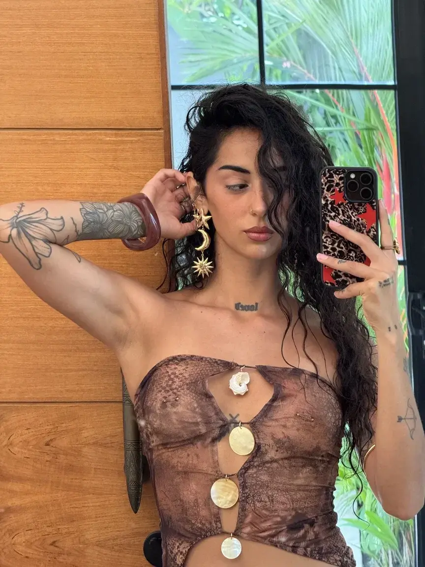 Leak & nude MYM — lapetitepili : « 🎁 Abo GRATUIT À VIE +1 vidéo gratuite 🎁Heyyy ! 🌸 Suis-moi pour découvrir mon côté caché :) Si tu t’abonne t’aura une vidéo de moi gratuitement en privé 🙈 » (MYM)