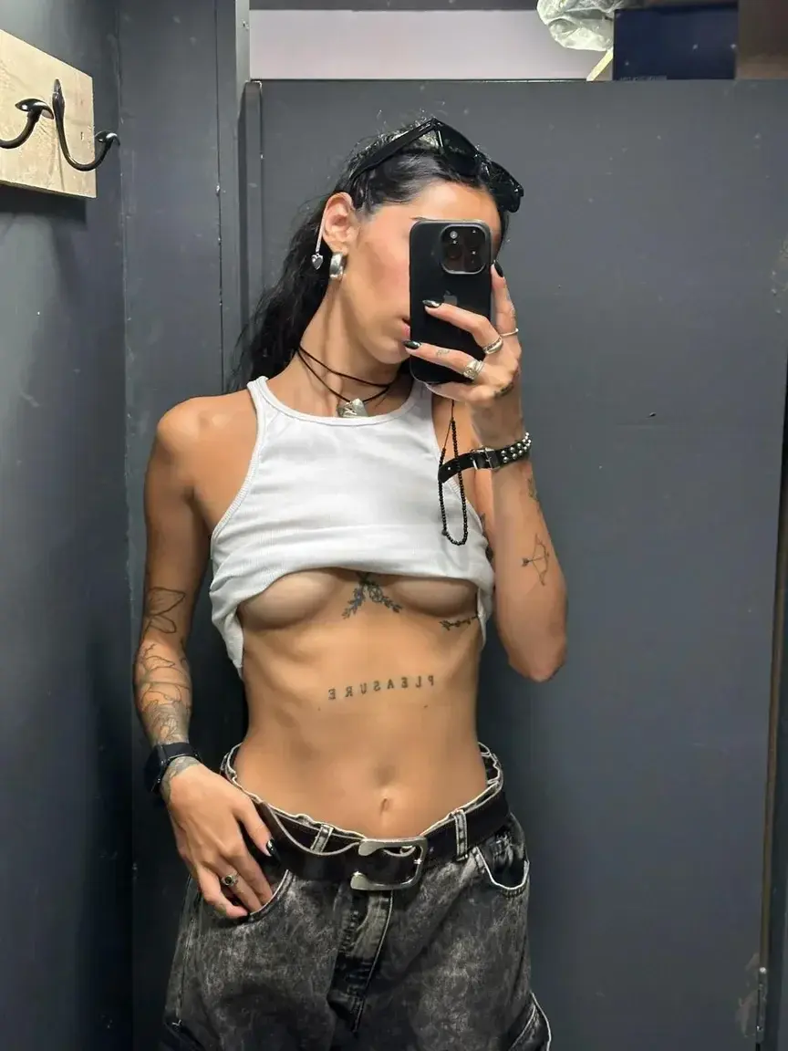 Leak & nude MYM — lapetitepili : « 🎁 Abo GRATUIT À VIE +1 vidéo gratuite 🎁Heyyy ! 🌸 Suis-moi pour découvrir mon côté caché :) Si tu t’abonne t’aura une vidéo de moi gratuitement en privé 🙈 » (MYM)