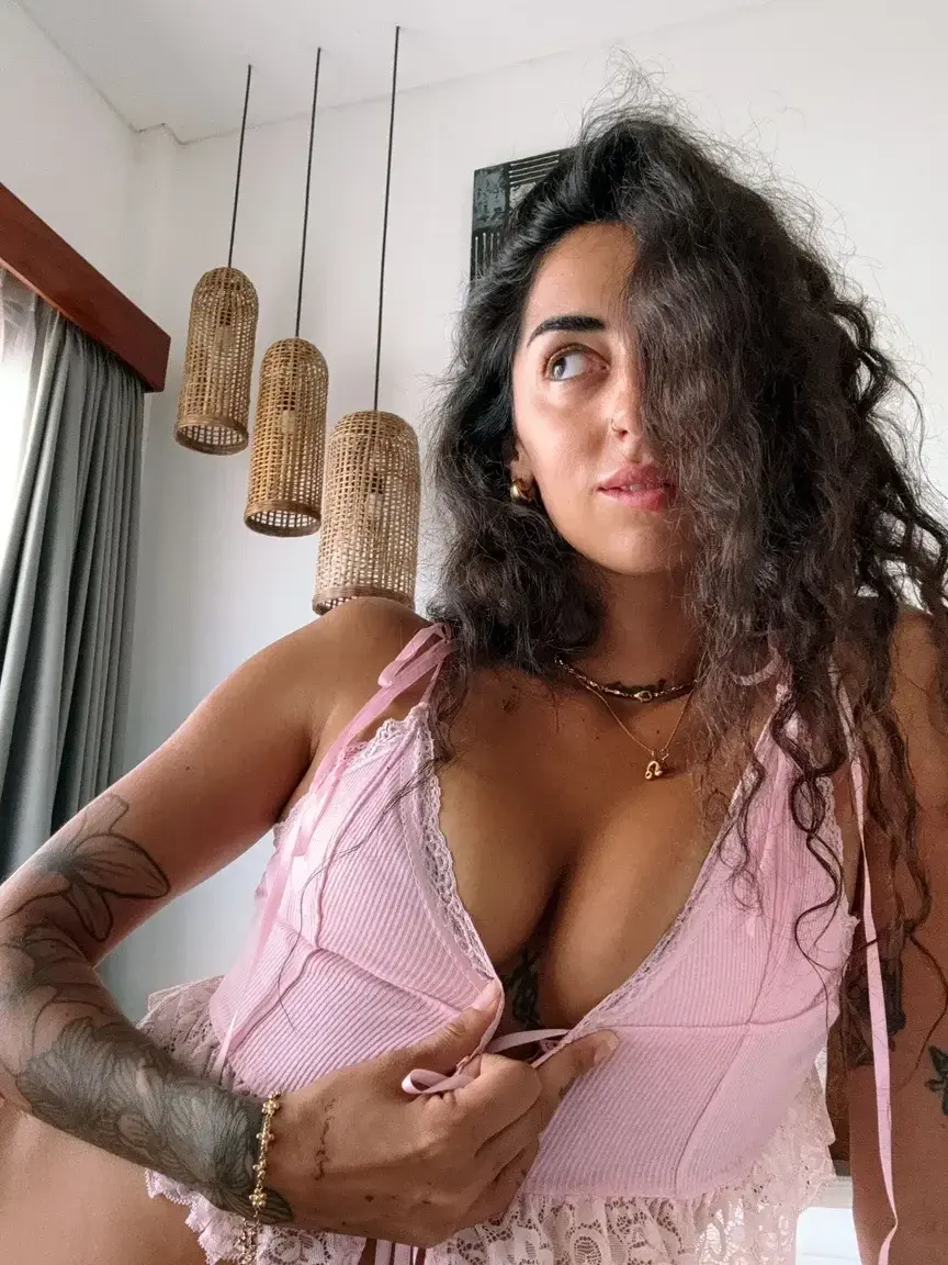 🎁 Abo GRATUIT À VIE +1 vidéo gratuite 🎁Heyyy ! 🌸 Suis-moi pour découvrir mon côté caché :) Si tu t’abonne t’aura une vidéo de moi gratuitement en privé 🙈