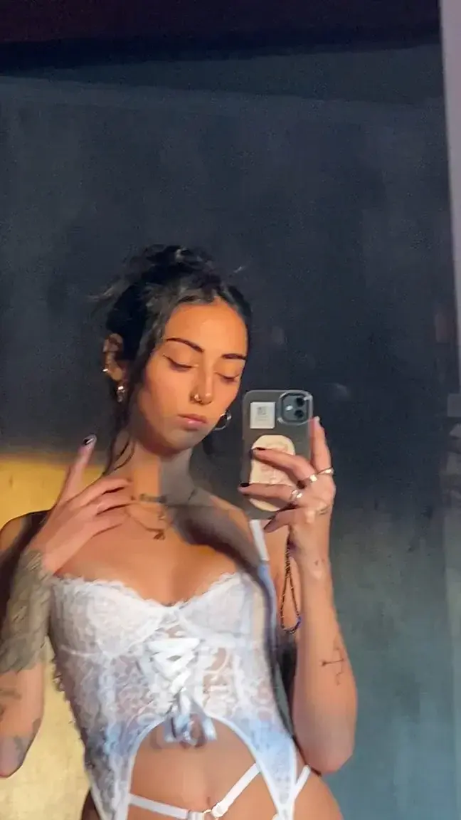 🎁 Abo GRATUIT À VIE +1 vidéo gratuite 🎁Heyyy ! 🌸 Suis-moi pour découvrir mon côté caché :) Si tu t’abonne t’aura une vidéo de moi gratuitement en privé 🙈