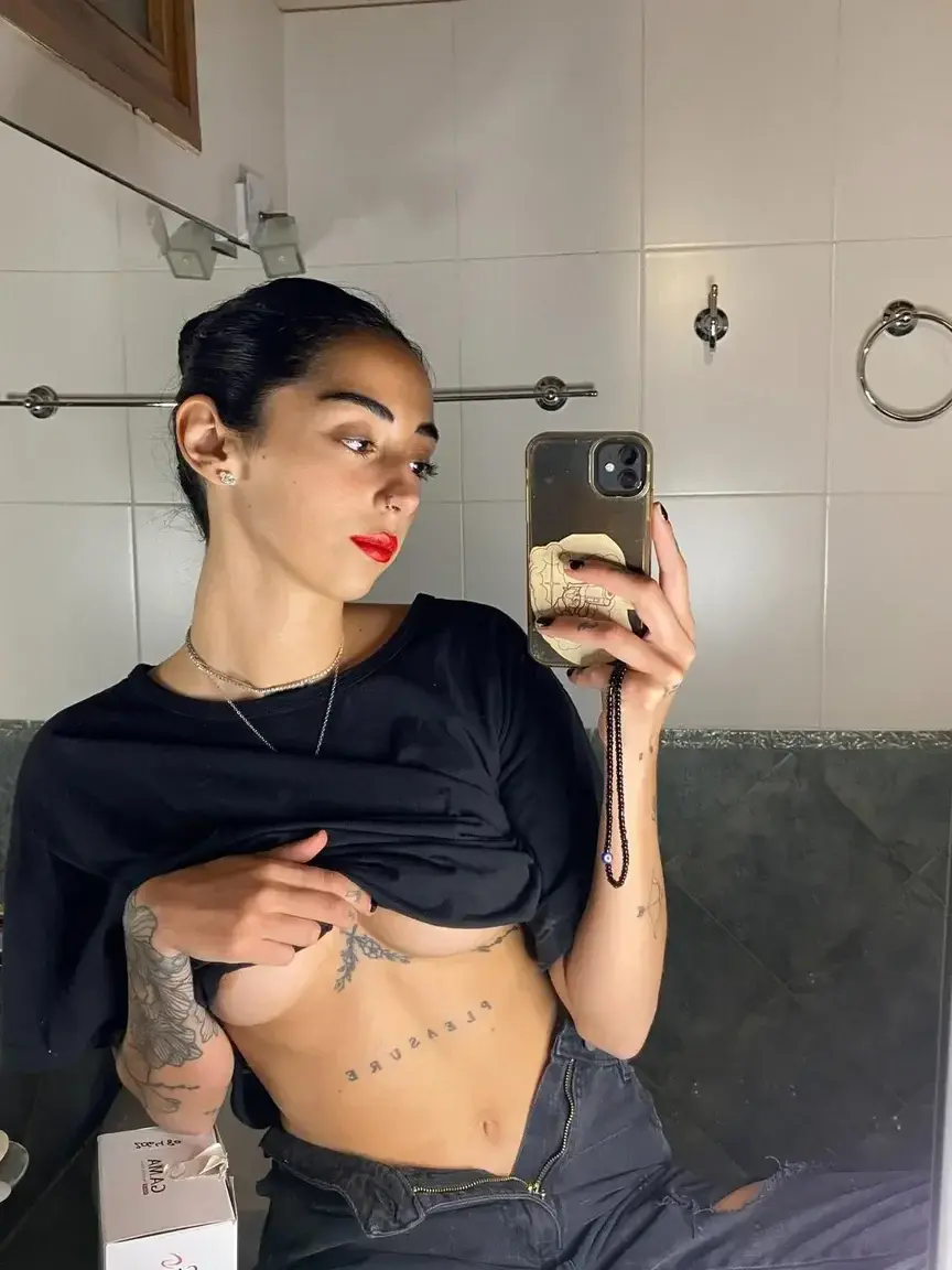 🎁 Abo GRATUIT À VIE +1 vidéo gratuite 🎁Heyyy ! 🌸 Suis-moi pour découvrir mon côté caché :) Si tu t’abonne t’aura une vidéo de moi gratuitement en privé 🙈