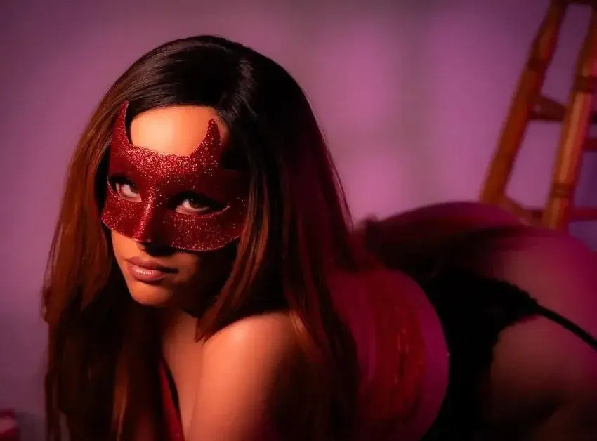 Leak & nude MYM — Sabrinalasorciere : « Devil » (MYM)