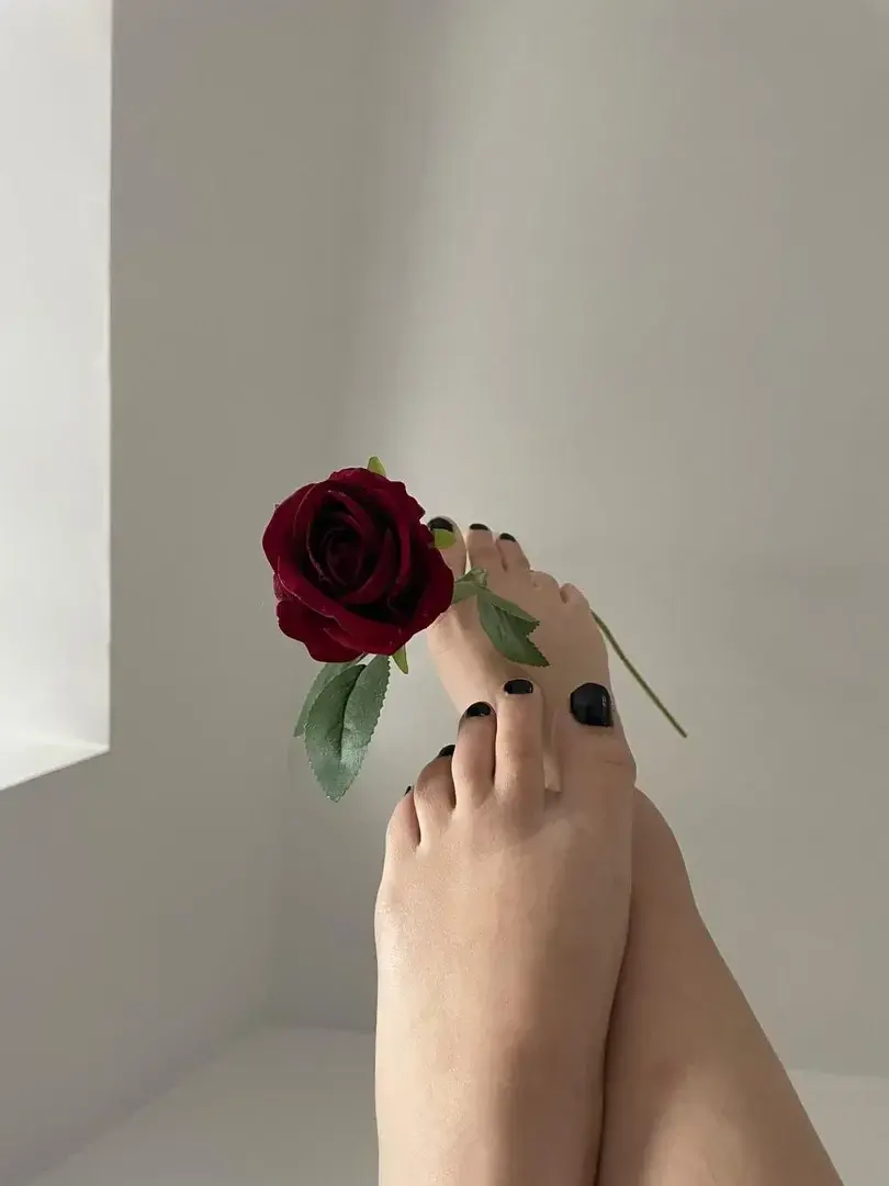 Leak & nude 4 — Piedsdarling