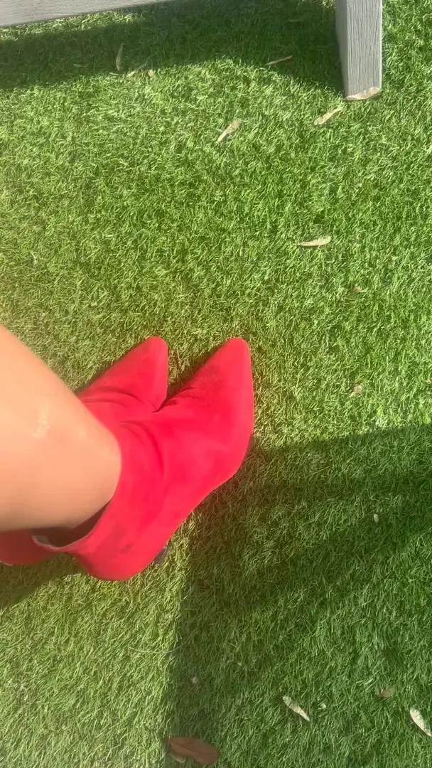Leak & nude MYM — Culottes_et_pieds_chris : « Je vais profiter un peu du soleil 💜 » (MYM)