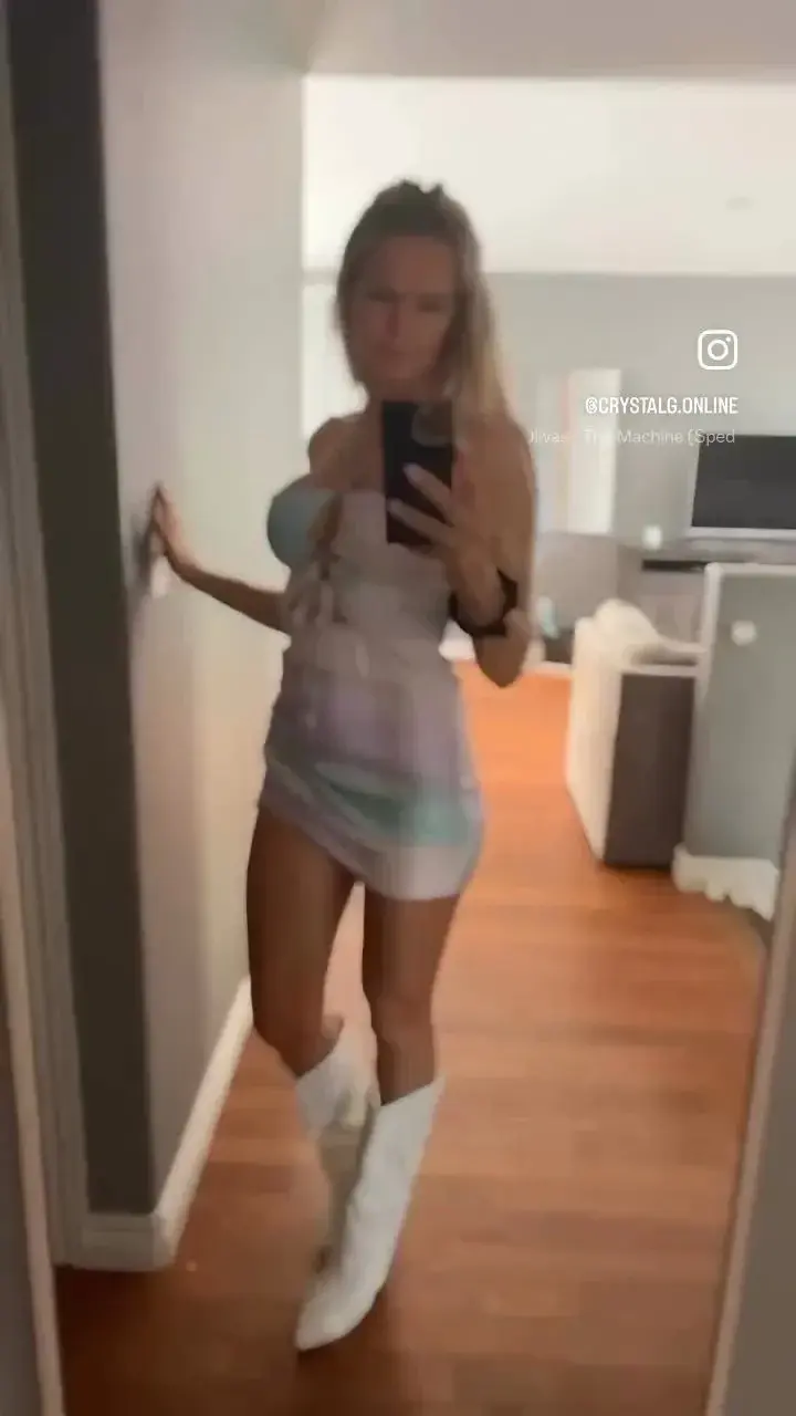 Leak public de Crystalg_online — « This outfit 🔥👢 » (nude) sur MYM