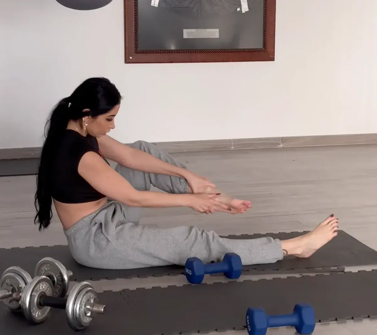 🦶🏻🍆🦶🏻 Tu aimes mes petits pieds ? Tu aimes les Footjob ? Cette vidéo est faite pour toi !