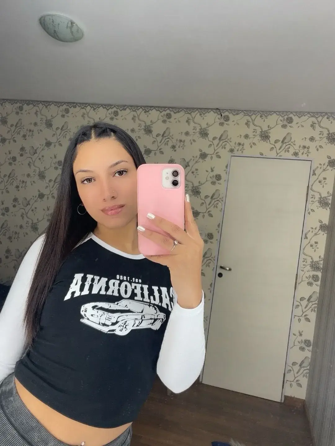 Ohayoooo ! Tu as un jeu de rôle préféré ? Viens me dire en privé, comme ça ce sera notre petit secret :)💕🔐 Secret débloqué avec l’abonnement gratuit – code FREE