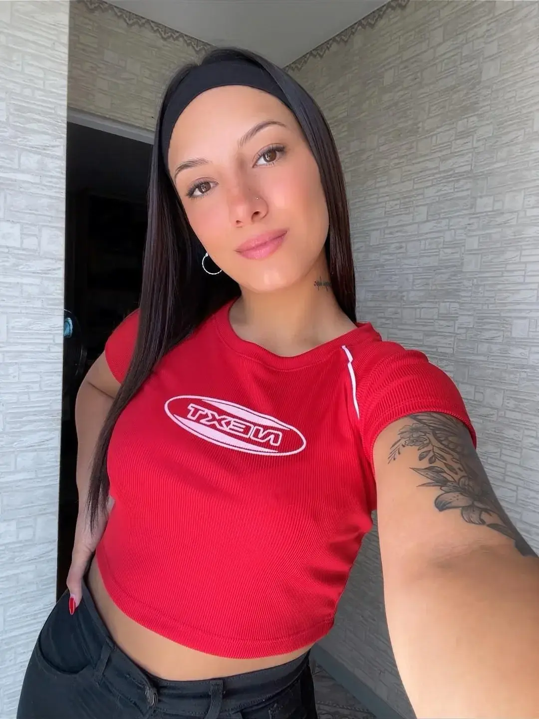 Abonnes-toi gratuitement sans code et sans carte carte 🤭Clique juste sur s'abonner et viens prendre un p'tit cadeau de ton choix ^^💕