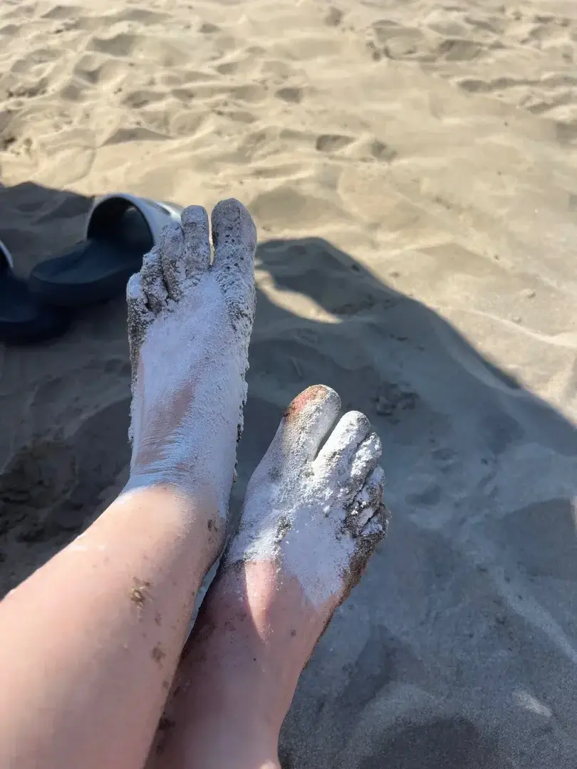 Le sable recouvre mon corps… enlève-le avec moi 👀 👉Débloque et je te montre tout.🔥#NSFWVibes #HotSecrets #SpicyContent #TooHotToHandle #ForbiddenView #LateNightMood #WildSide #NaughtyVibes #DirtyMindCleanBody #HotAsHell #NaughtyButNice #RawDesire #WildFantasy #SpicySecrets #HotObsession