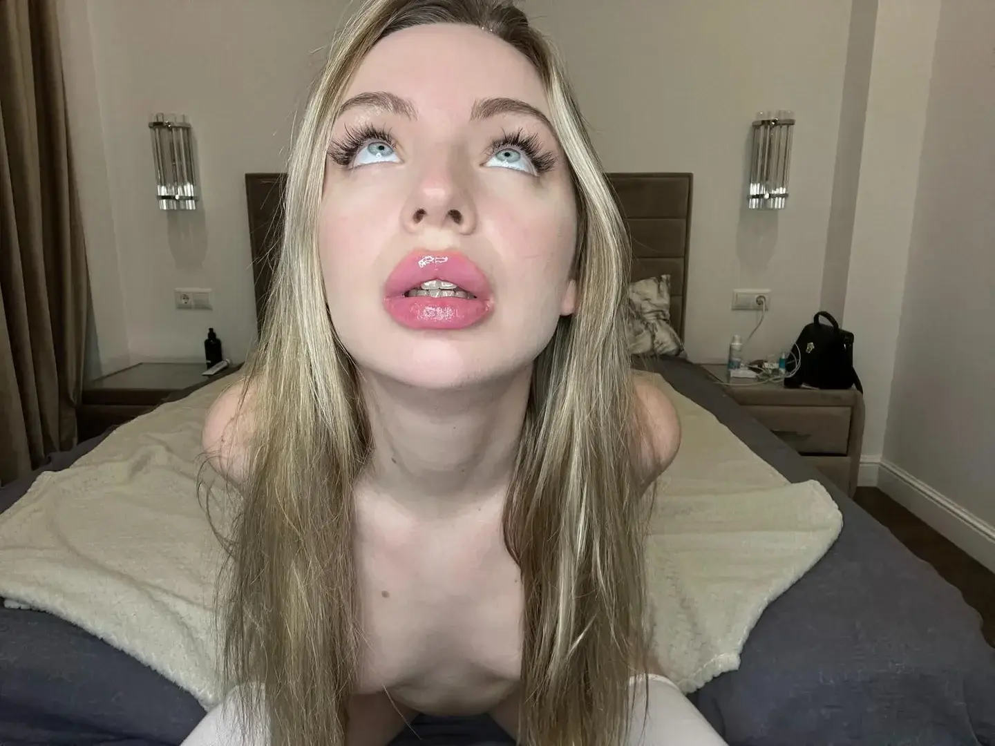 Vous êtes prêt pour la nouvelle vidéo qui sort demain sur mon Mym uniquement :Je me met un concombre de 23 Centimètres dans la chatte si je double mes abonnées je me le met dans le le cul et je crie comme une grosse chienne hmmm