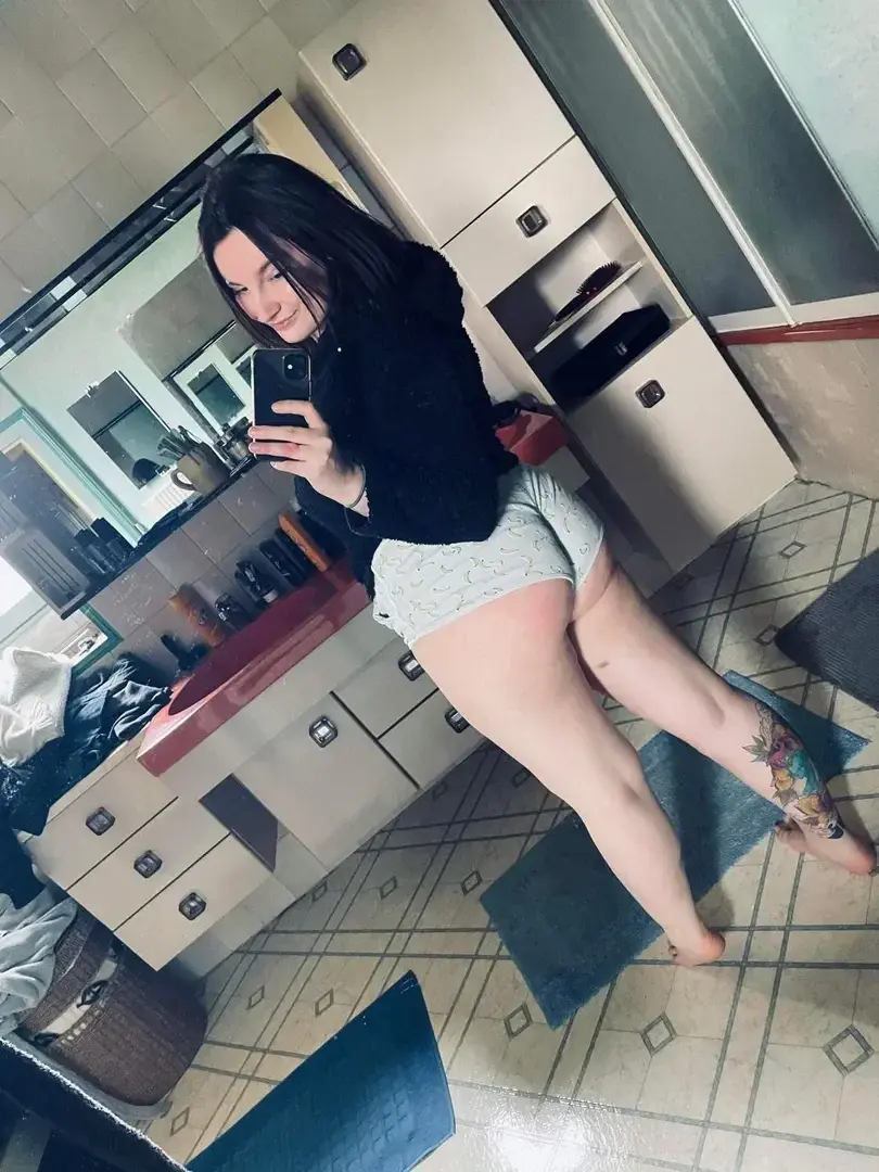 Maintenant de derrière…tu en penses quoi ?😈😈