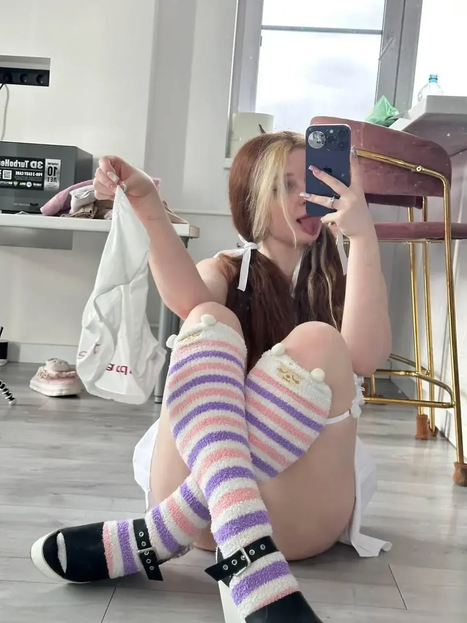 Désolé pour l'absence mais je suis de retour avec un cadeau, mon abonnement est à 0€, ton e-girl préférée est de retour ❤️  <^_^>