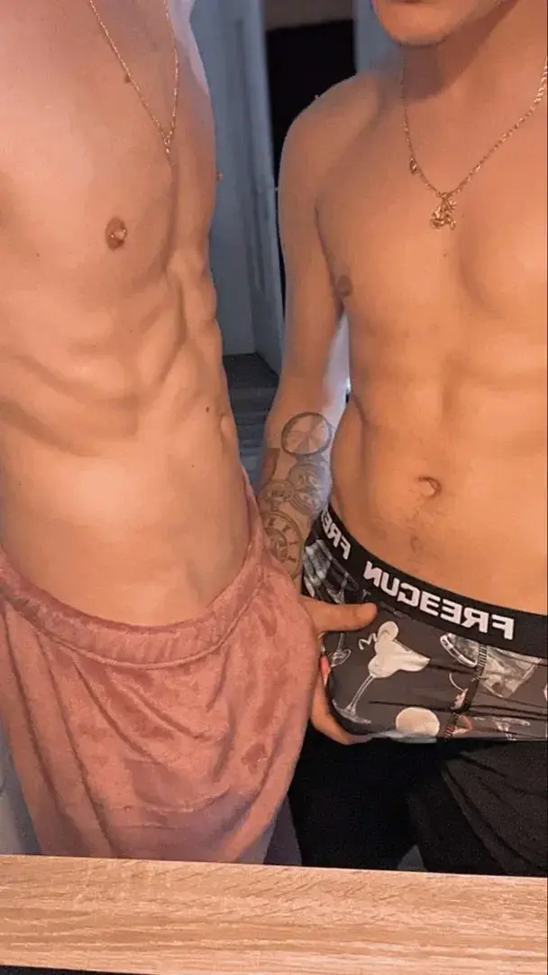 Au moment de cette photo nous étions bien chaud 🥵#survêtement #tn #gay