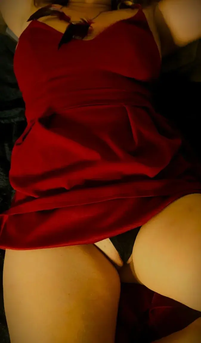 Leak & nude MYM — Sa7tine : « Ce que j’ai caché tout à l’heure…c’était clairement pas un hasard 🖤j’avais envie de jouer un peu…et de voir jusqu’où ça pouvait aller 😌je te laisse découvrir la version sans filtre…#Sensual #Tease #SoftDesire #LateNight #Mood » (MYM)