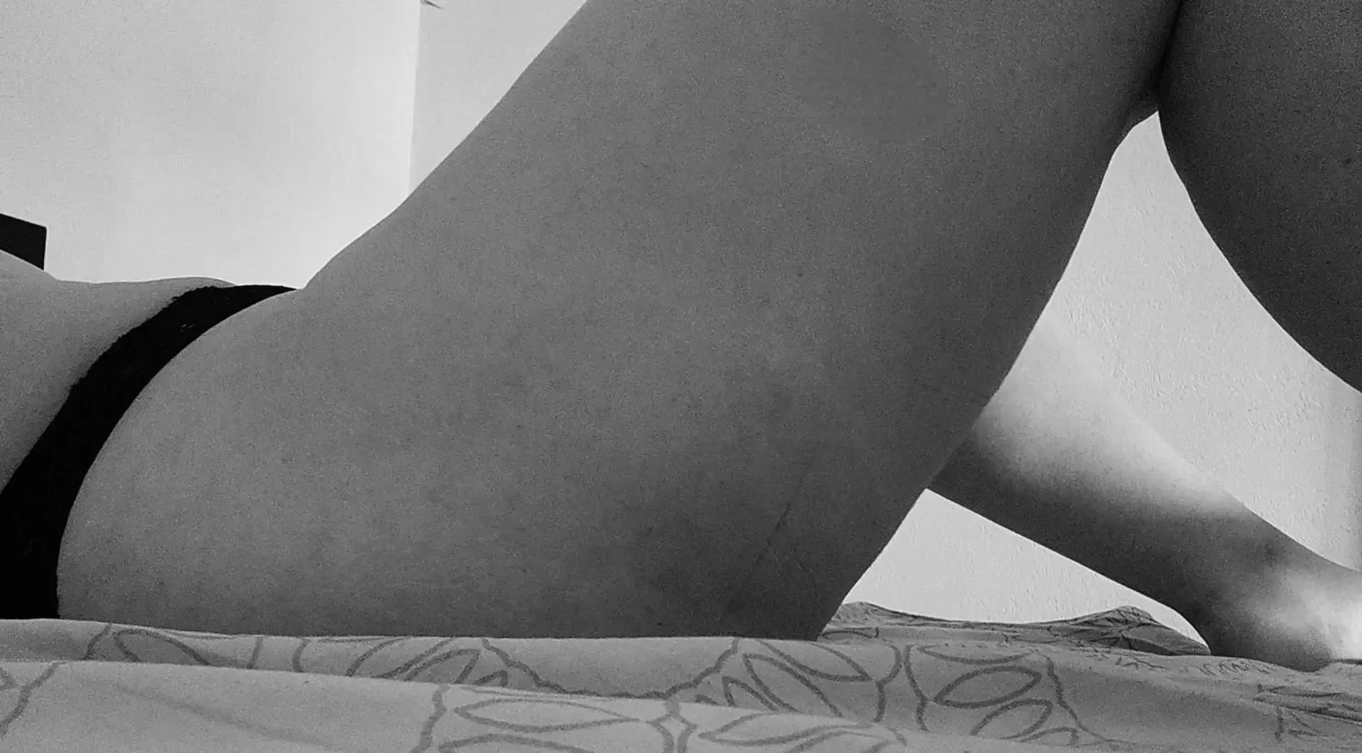 Leak & nude 4 — Petits-pieds-coquins