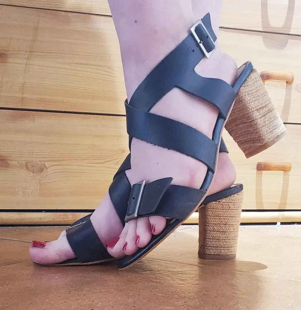 Leak & nude 5 — Petits-pieds-coquins