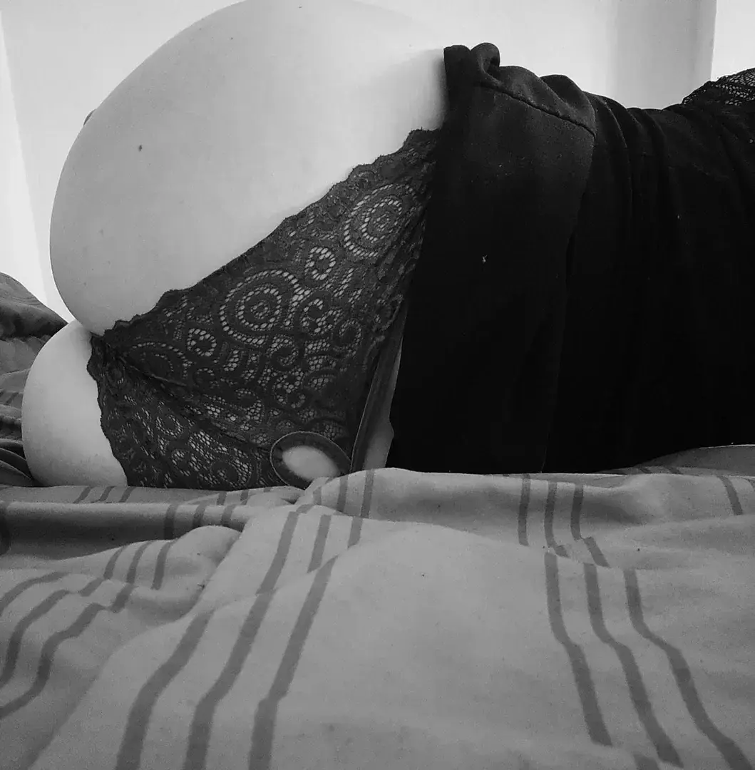 Leak & nude 19 — Petits-pieds-coquins