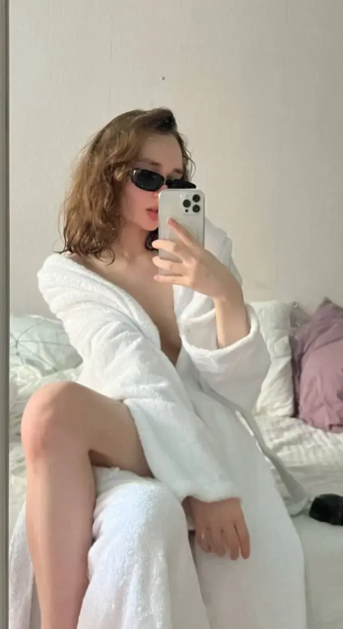 Leak & nude MYM — petitevanilla : « Attends ! arrête toi 🚨 Mon abonnement est gratuit hihi » (Uncove)