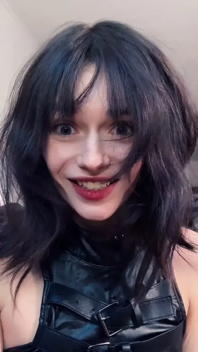 Pas besoin de code, l'abonnement est gratuit 🔞