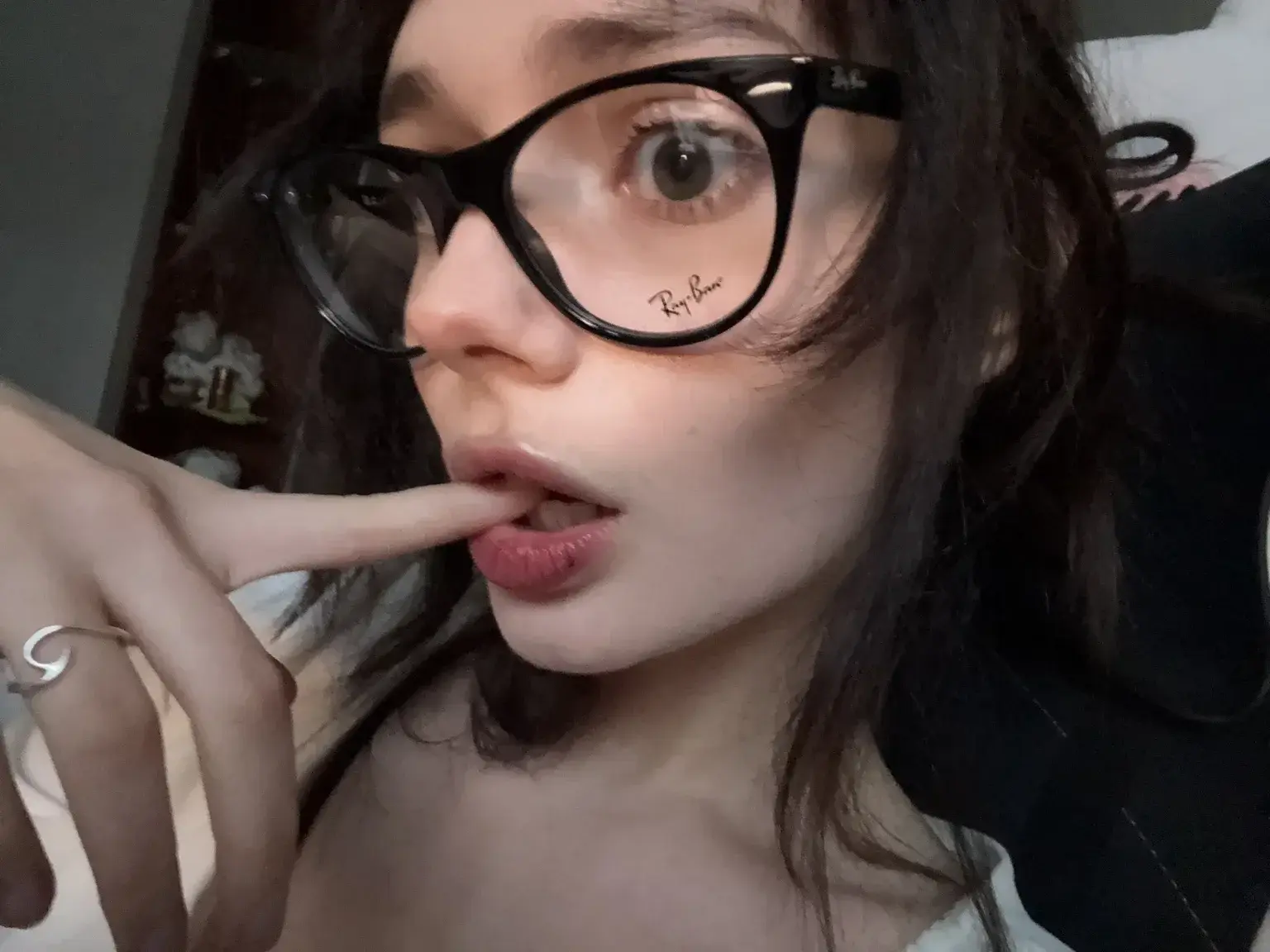 Pas besoin de code, l'abonnement est gratuit 🔞