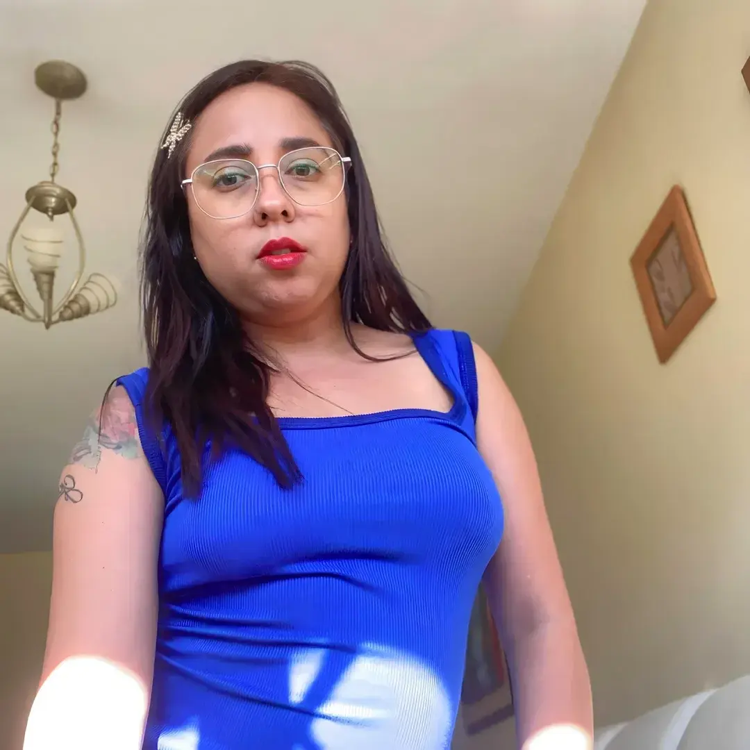 Leak public de R0mane — « Ce que je te montre ici est sage… le reste l’est beaucoup moins 🔥ROMANE01 c'est mon code pour venir discuter avec moi gratuitement » (nude) sur MYM