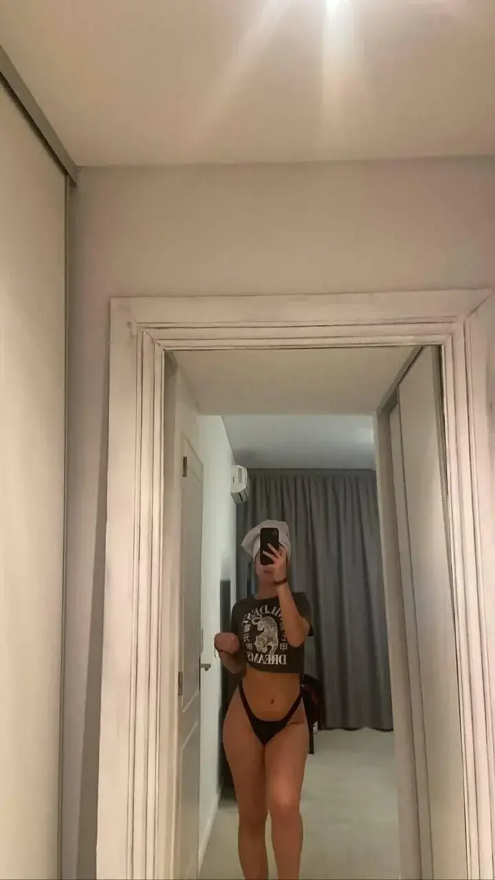 Aperçu public — Little_pink75 : « Tu vas arriver à me charmer ? ❤️ Code Free : PINK100 » (MYM) — pas un leak