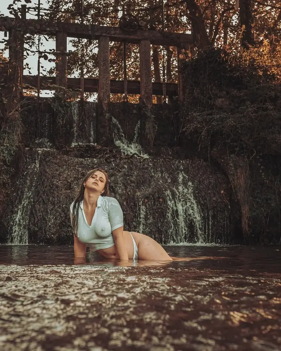 Leak & nude MYM — Venusnordique : « Si tu t’abonnes tu as la même mais toute nue 😉 » (MYM)