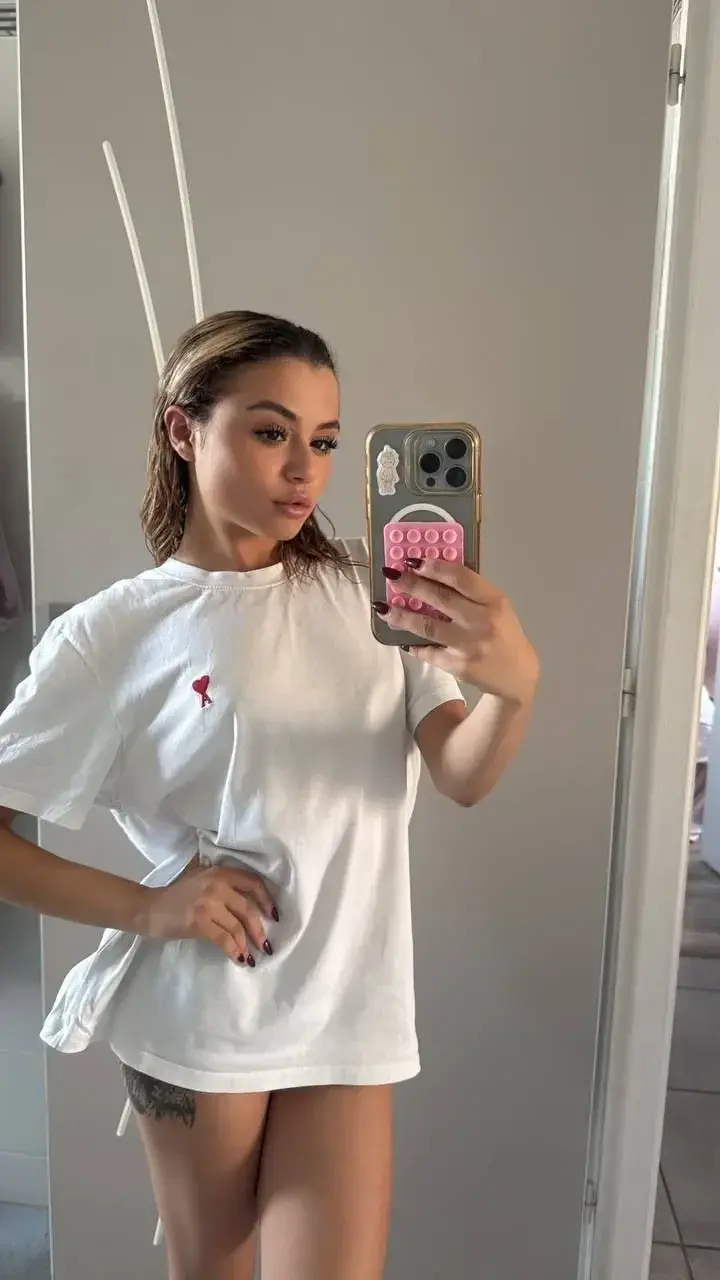 Si tu réponds "oui" j'ai mis un truc qui t'envoie une photo en privé 🤭