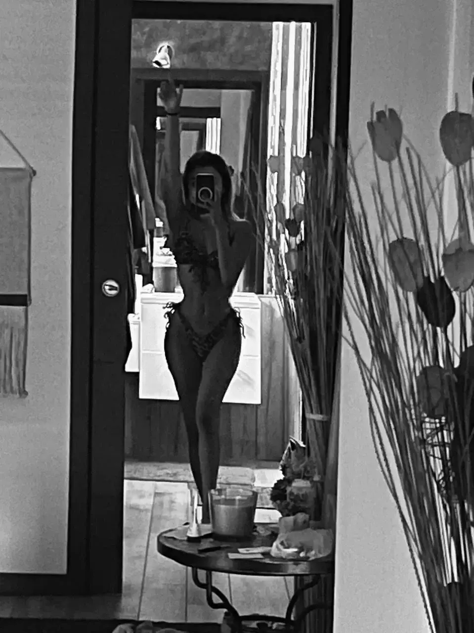Si tu cliques sur le coeur j'ai mis un truc qui t'envoie une photo coquine direct 🤭