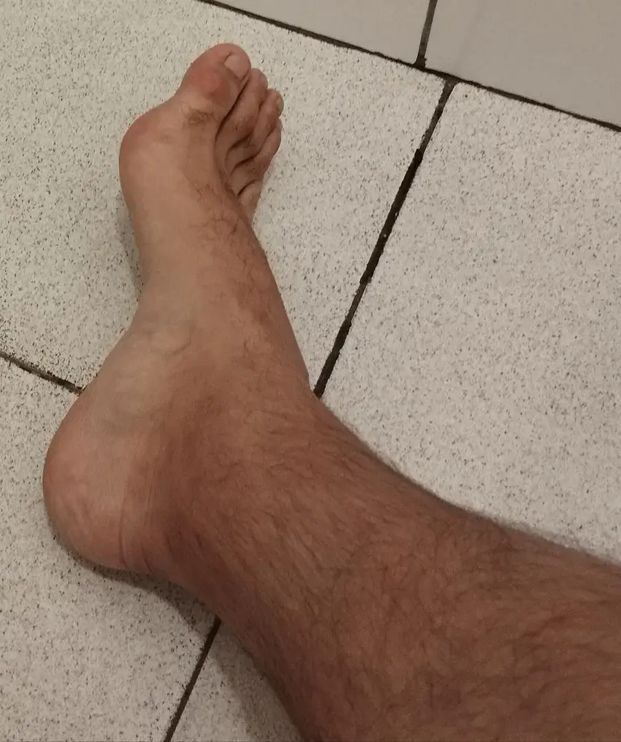 Bare ankle ? Want more ?Cheville ? Un peu plus ?#feet #foot #ankle #pornfoot