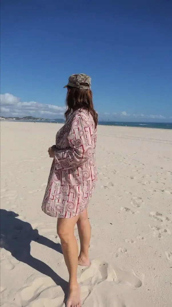 ...je commence à déboutonner ma chemise ! bonne semaine !