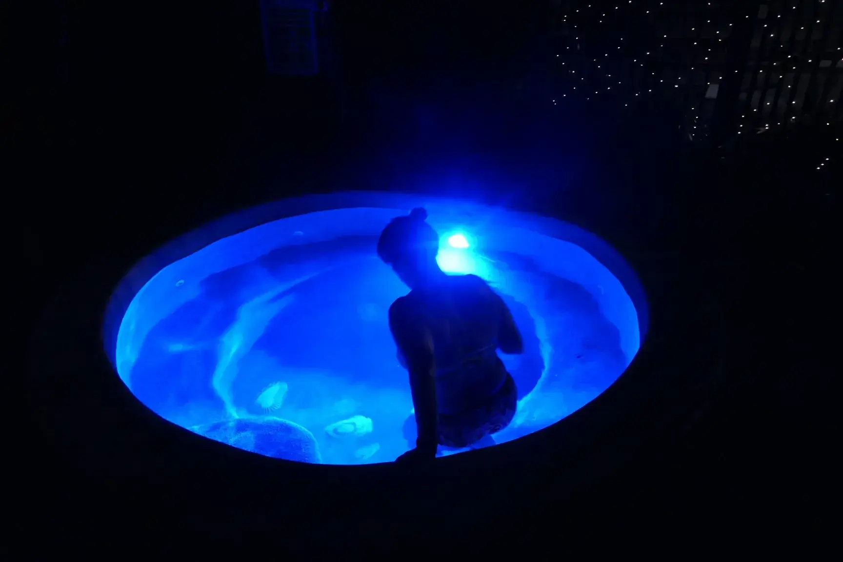 Apres que tu ais jouiii avec moi....un petit jacuzzi de nuit !