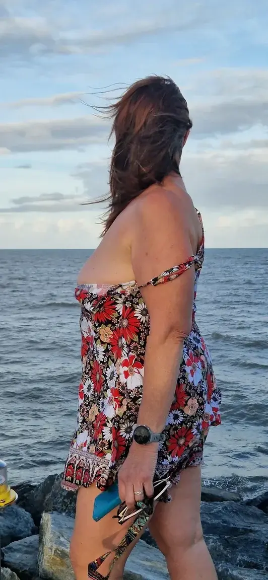 ...jusqu'où la robe va t'elle descendre ?