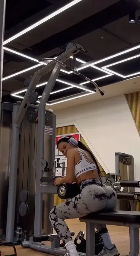 Viens voir ce que je cache… c’est gratuit 🔥