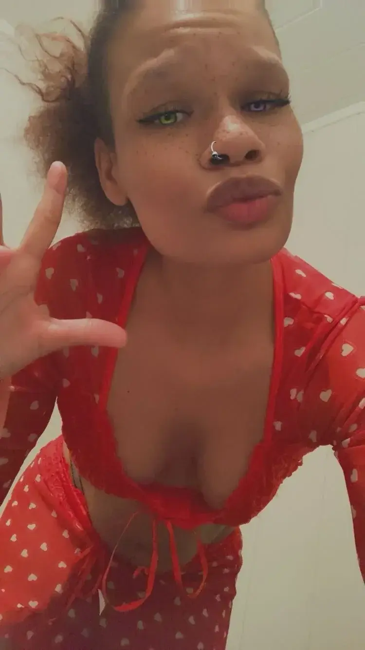Leak & nude MYM — Evatigeractrice : « 🔥💕 » (MYM)